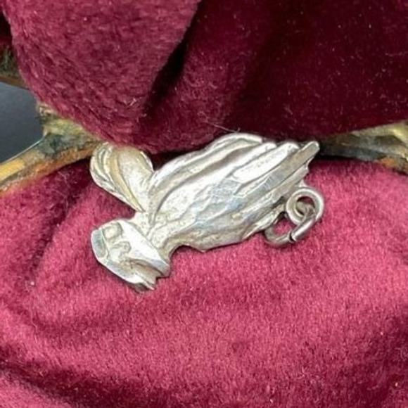 Vintage Sterling Silver Praying Hands Pendant Christian Chapel Religious Charm - Picture 1 of 5